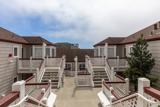 Building Photo - 683 Green Ridge Dr