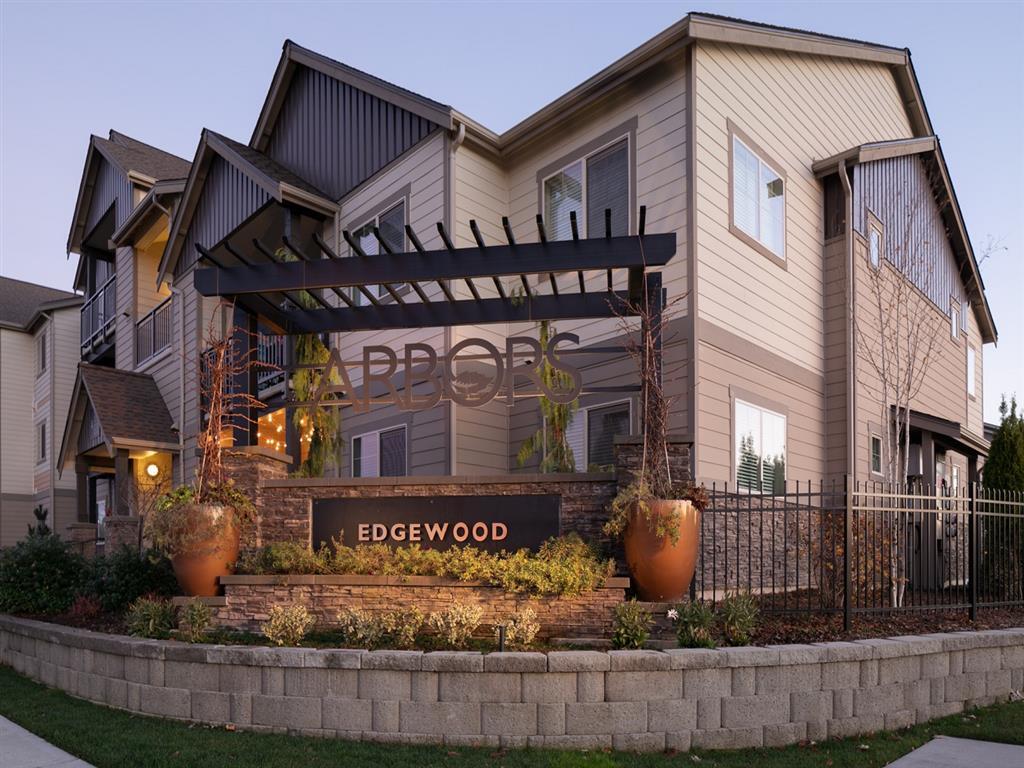 The Arbors At Edgewood