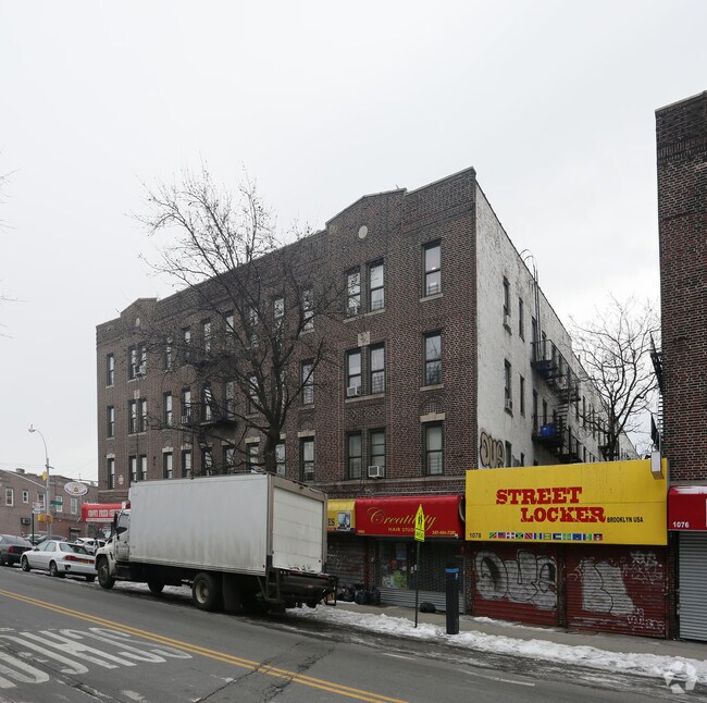 Foto del edificio - 82-92 Rockaway Pky