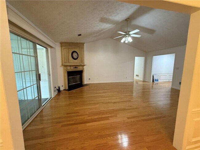 Building Photo - 4820 Tanners Spring Dr