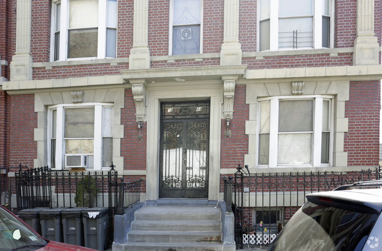 Building Photo - 1044 Findlay Ave