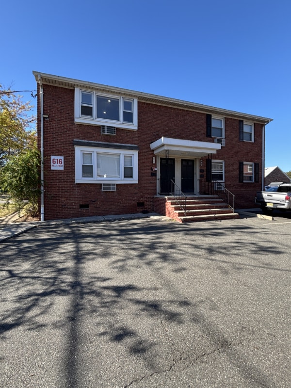 Building Photo - 616 Mill St