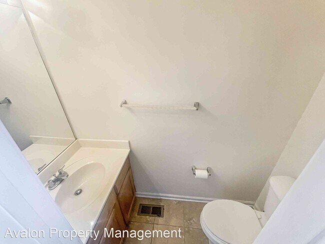 Building Photo - 3 br, 2.5 bath House - 140 Calborne Ct