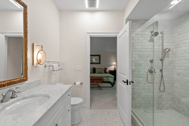 Building Photo - Williams Bay Lakefront Living Furnished Ho...