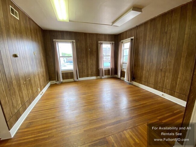 Building Photo - 603 Court Street Apartment 1