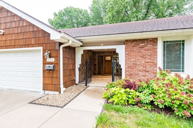 Building Photo - Beautiful 3 Bed Overland Park Ranch Home NEWLY REMODELED