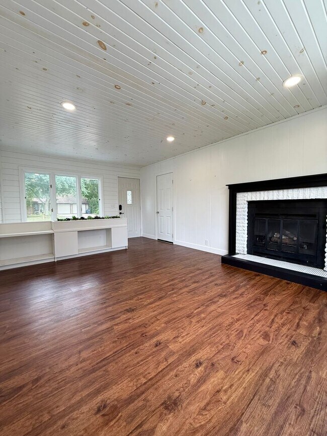 Foto del edificio - Four Bedroom Home in Kalamazoo