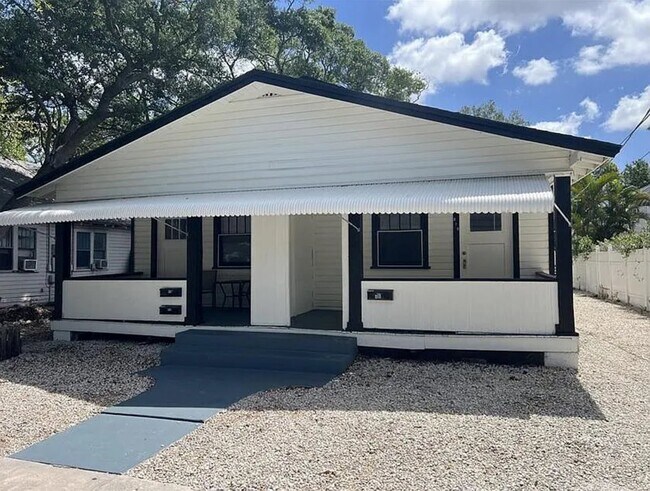 Building Photo - 420 Adelia Ave