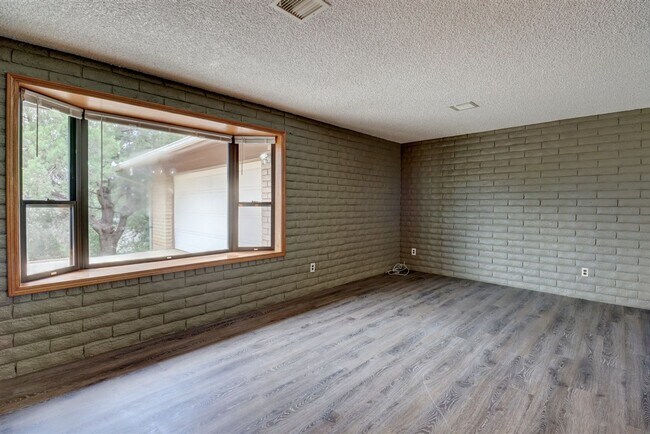 Foto del edificio - Nature at Your Back Door in this 3 Bedroom...