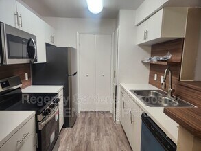 Building Photo - 5540 Devonbriar Way