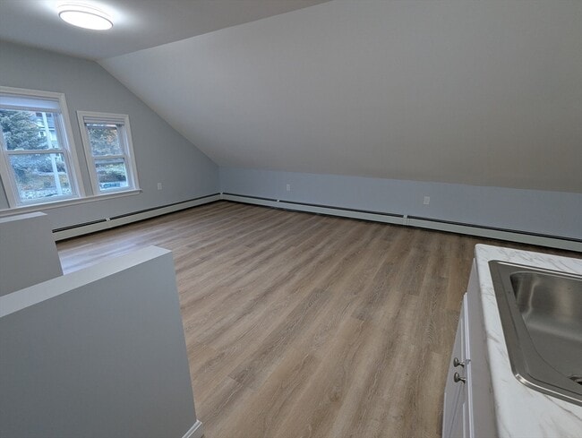 Building Photo - 378 Fellsway W