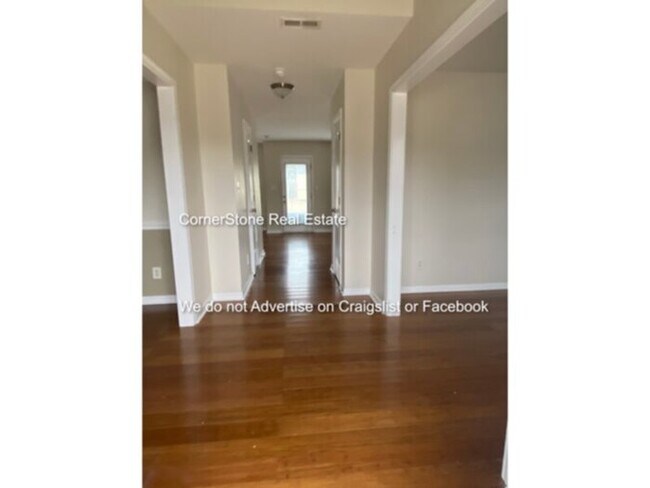 Foto del edificio - 50 Breezewood Dr