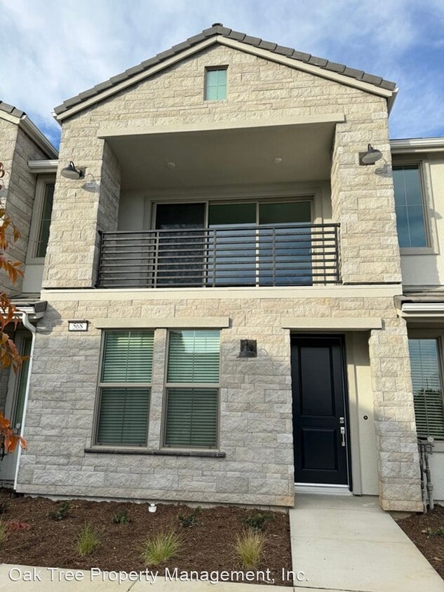 Primary Photo - 3 br, 2 bath House - 568 W. Balsam Lane