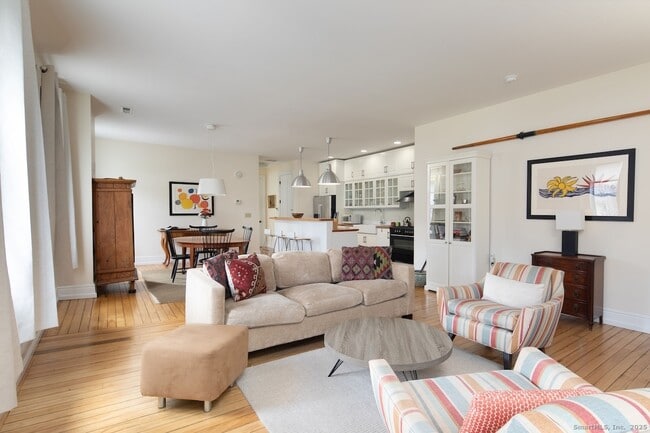 Foto del edificio - 31 Sharon Rd