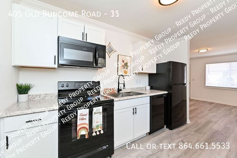 Building Photo - 405 Old Buncombe Rd