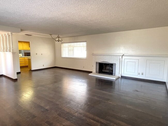 Building Photo - Beautifully Maintained Northern Vandenberg...