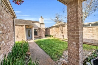 Building Photo - 18534 Meadows Way Dr