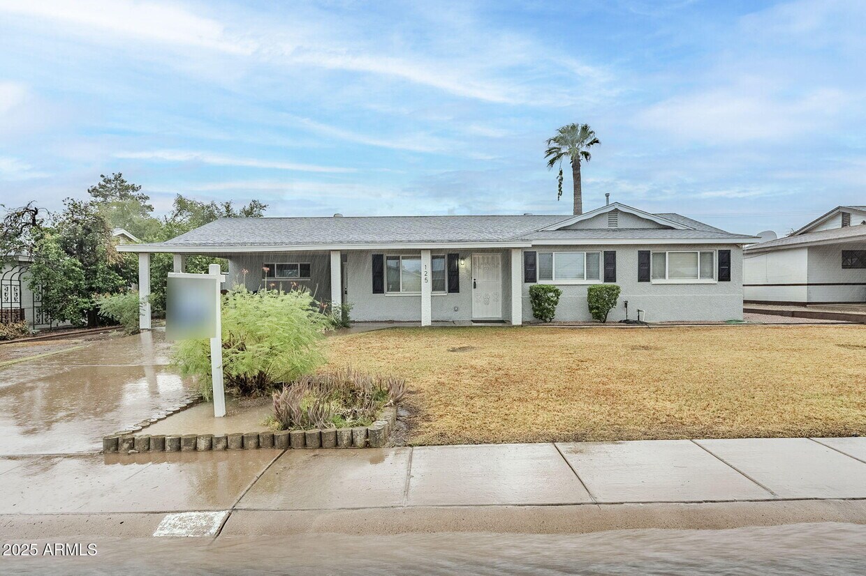 Primary Photo - 125 E Papago Dr