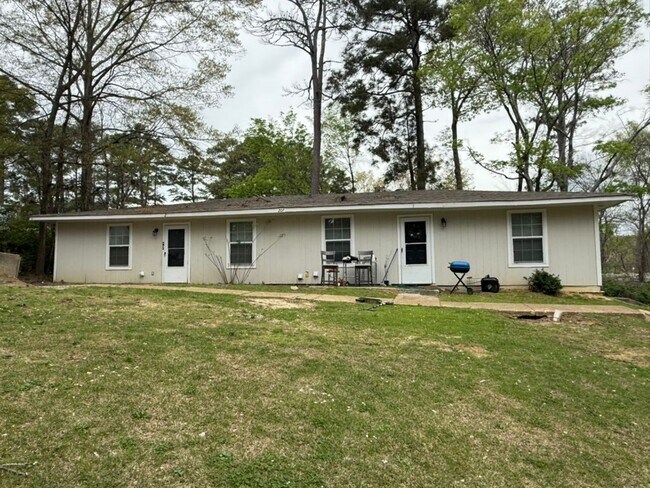 Building Photo - Quaint 2 bed townhome in culdesac