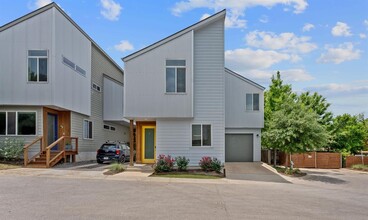 Building Photo - 705 N Bluff Dr