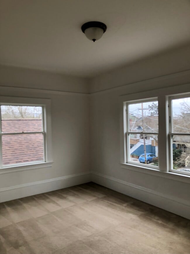 Building Photo - 534 63rd St