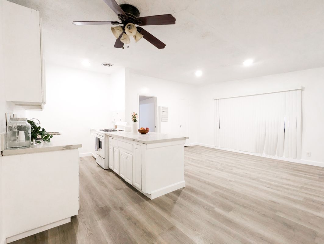 Primary Photo - 1812 W Sumac Ln
