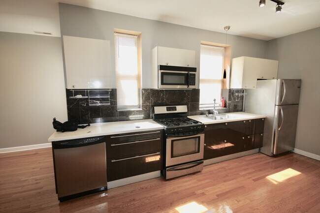 Foto del edificio - 3704 W Cermak Rd