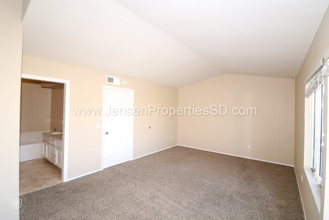 Building Photo - 4 Bed 3 Bath House w/ 2-car garage