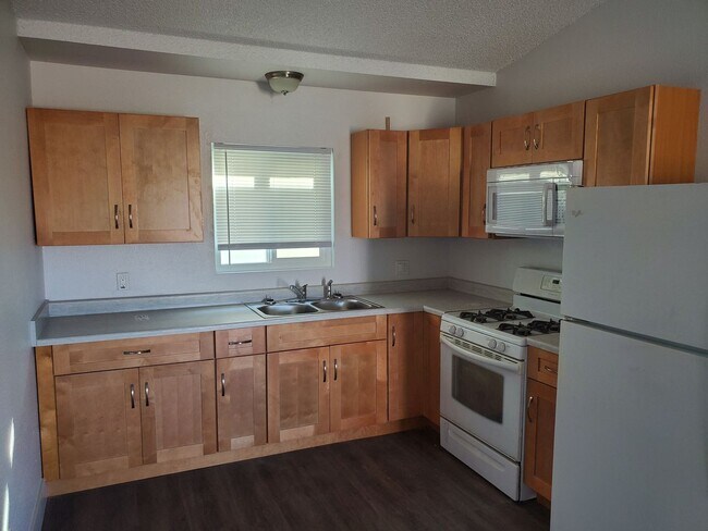 Foto del edificio - 1548 Sierra Vista Dr