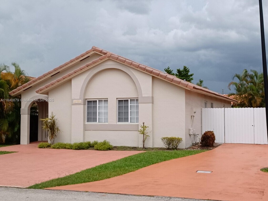 Primary Photo - 16771 NW 74th Ct