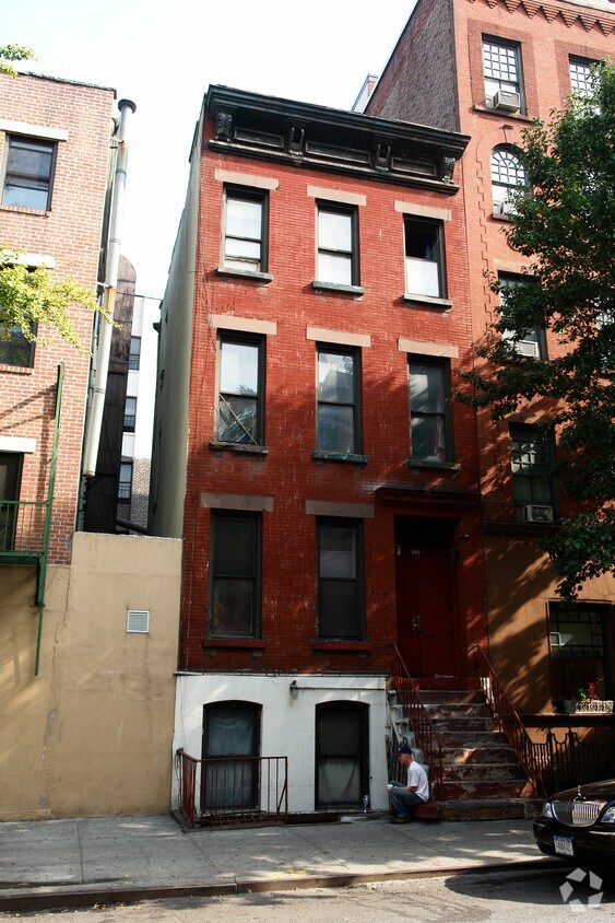 Primary Photo - 361 W 47th St