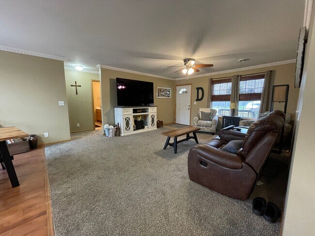 Building Photo - 360° VIRTUAL TOUR ~ Captivating Home!