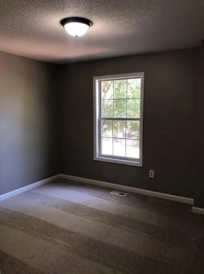 Foto del edificio - 608 Amberwood Pl