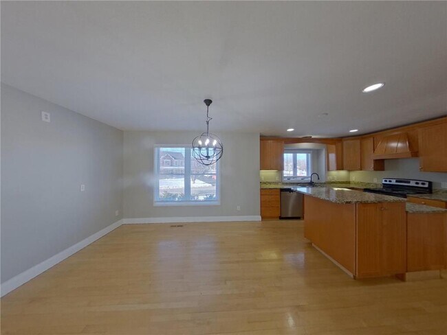 Building Photo - 606 Lincoln Dr NE