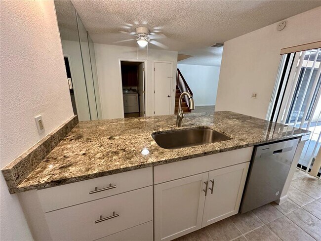 Building Photo - 2707 5th Ct