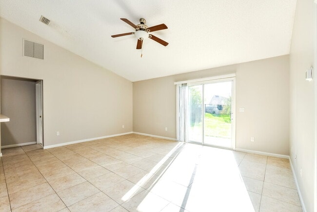 Building Photo - 1371 Summerbrook Dr