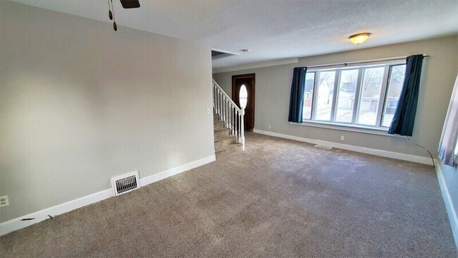 Building Photo - 3020 D Ave NE