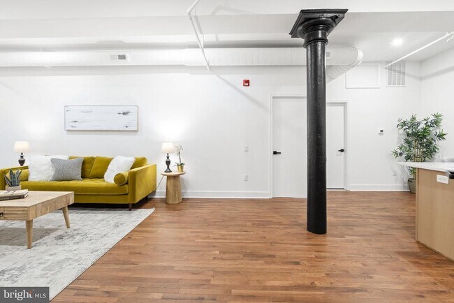 Foto del edificio - 240 Hermitage St