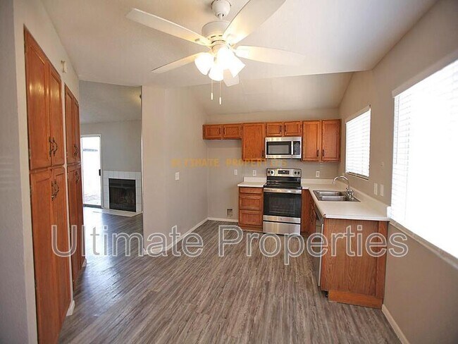 Foto del edificio - 8138 W Shangri-la Rd