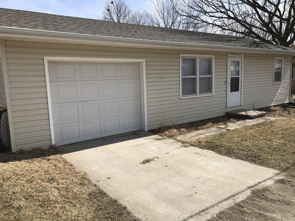 Foto principal - 1005 W. Davis St.