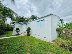 Building Photo - 920 N 26th Ave