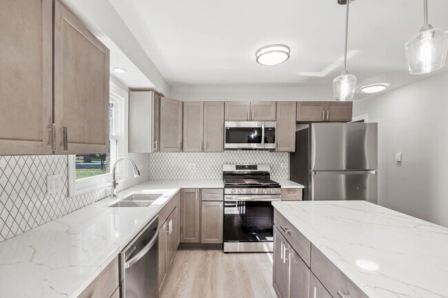 Building Photo - 10907 S Normandy Ave