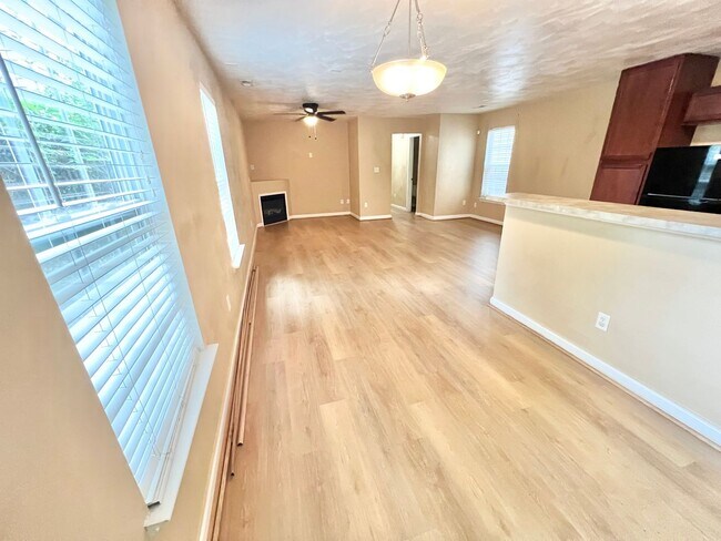 Building Photo - Avail NOW***3 Bed 2.5 Bath w/ GARAGE** NEA...