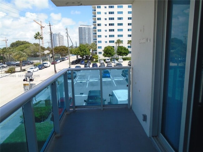 Foto del edificio - 7501 E Treasure Dr