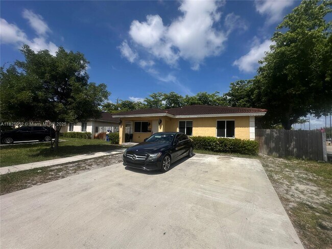 Foto del edificio - 3104 Tarpon Dr