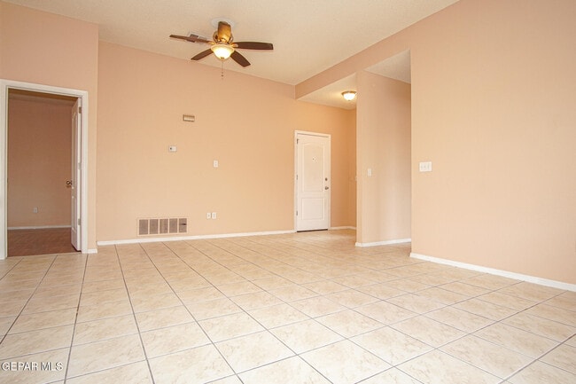 Foto del edificio - 14701 Calhoun Dr
