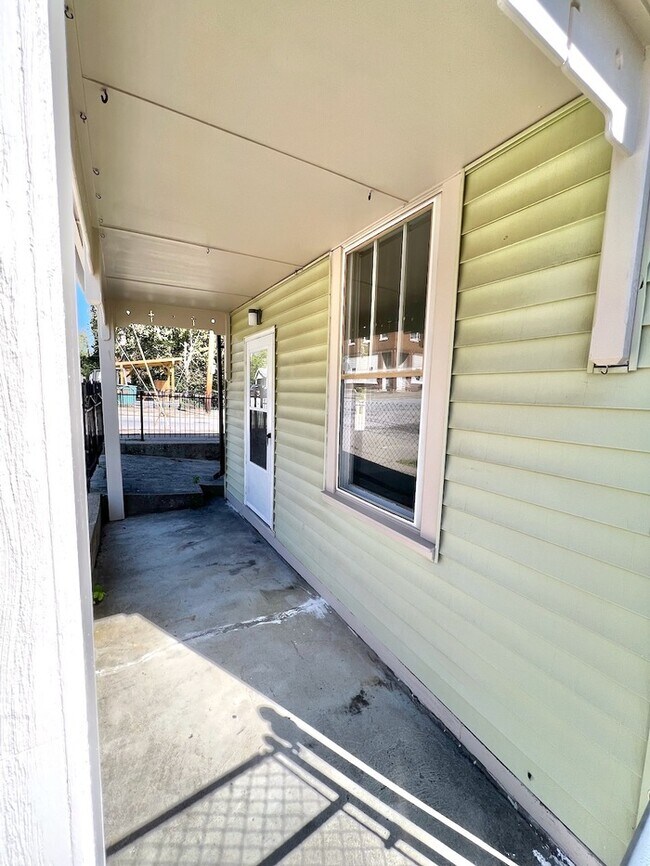 Building Photo - Affordable 2 bedroom home!