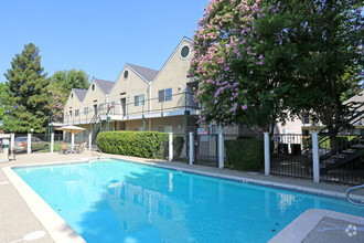 Regency Cove Apartments Photo