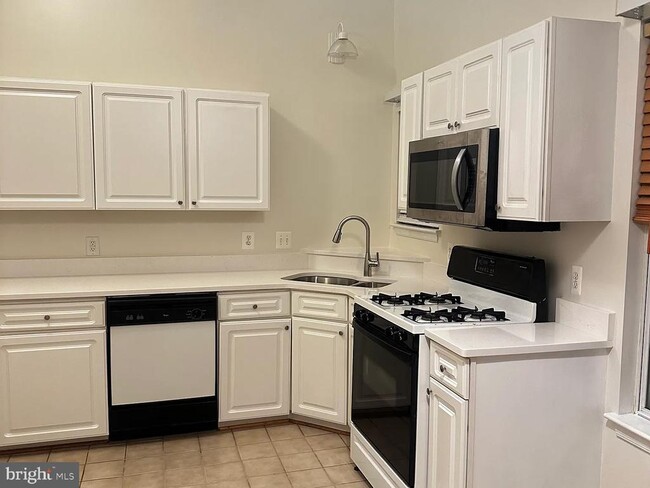 Building Photo - 309 Tall Pines Ct