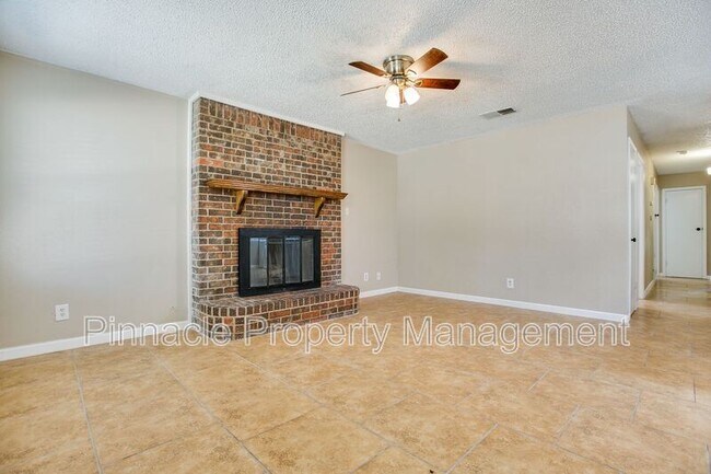 Foto del edificio - 1427 Gregory Dr